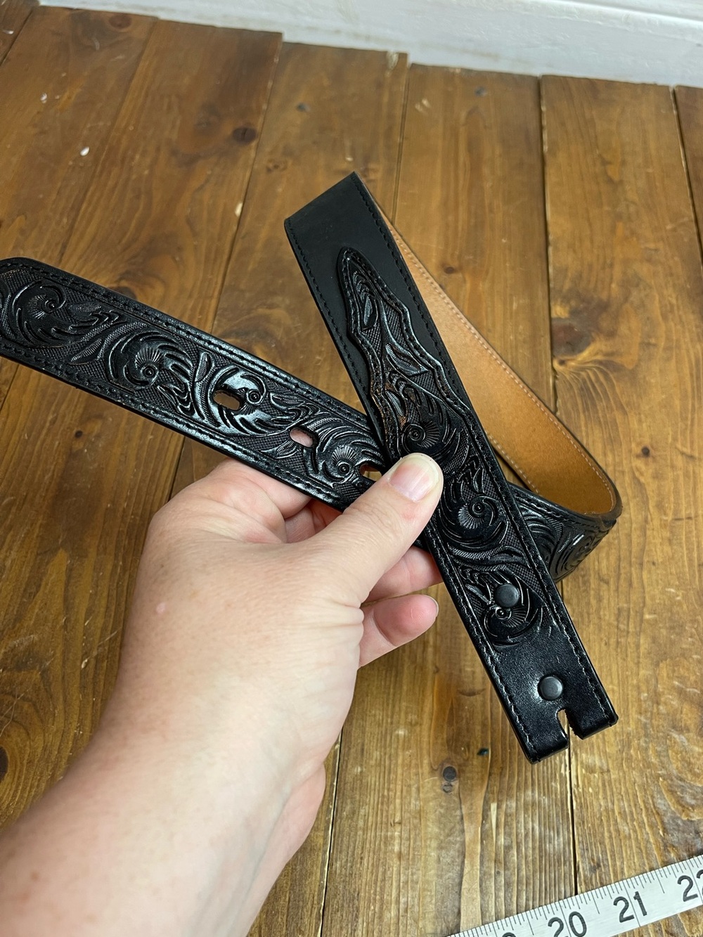 3D belts black leather child’s belt size 24 no buckle tooled sections